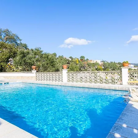 Villa Sleeps 7 *