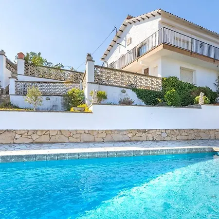 Sleeps 7 Villa