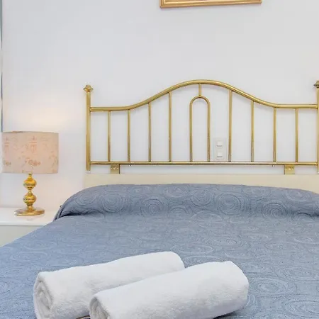 Sleeps 7 Villa *
