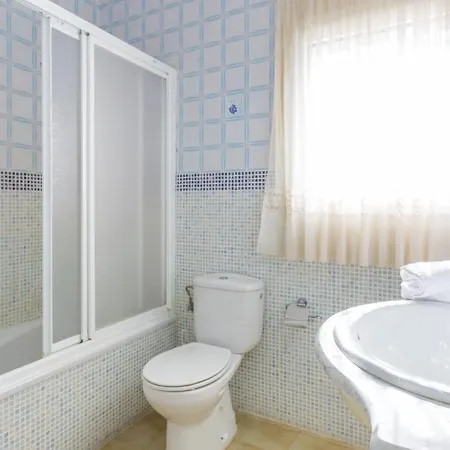 Sleeps 7 *