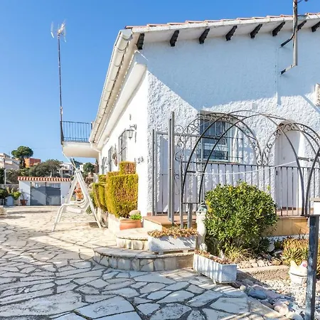 Sleeps 7 * Льорет-де-Мар