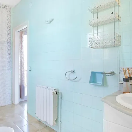 Sleeps 7 *