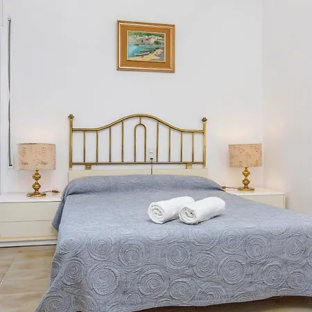 Вілла Sleeps 7